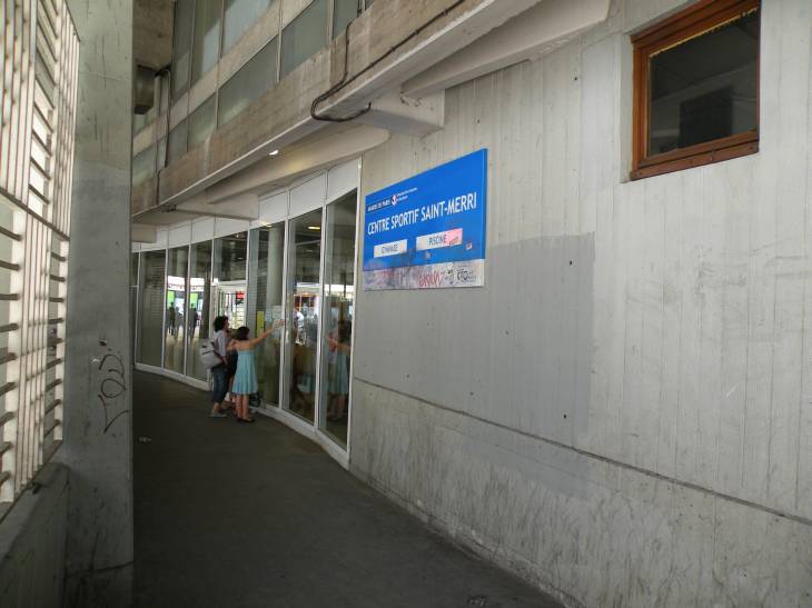  Entrée du gymnase et de la piscine Saint-Merri